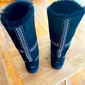 Women’s UGG Tall Tasman Braided Gently Worn Perfect & Protected for Winter Sz 7